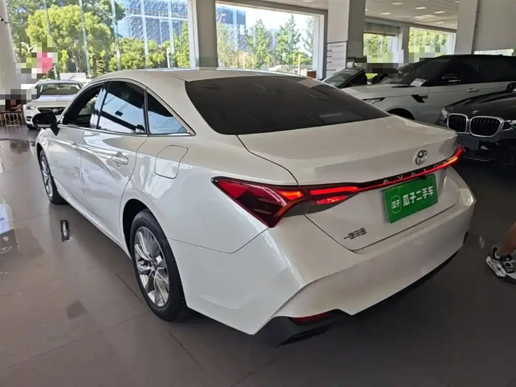 Toyota Avalon — фото 9