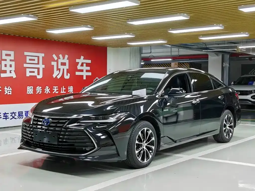 Toyota Avalon — фото 1