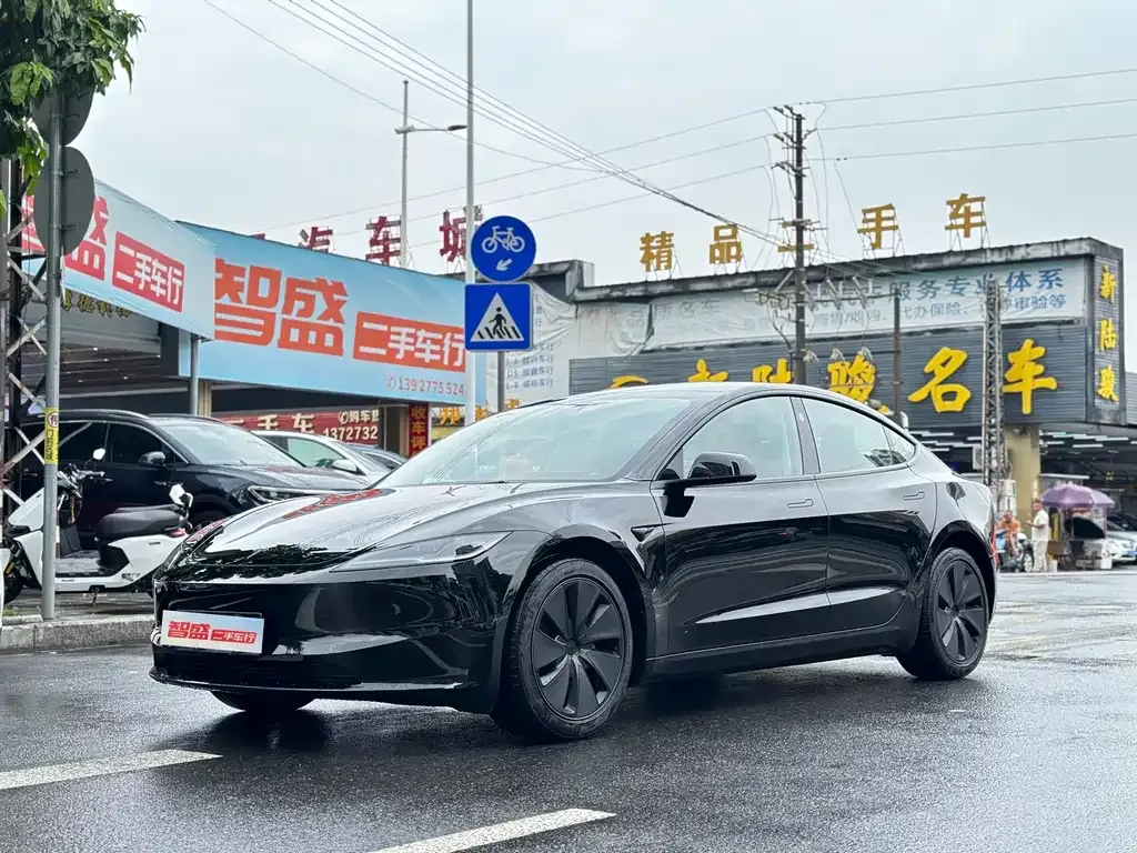 Tesla Model 3 — фото 1