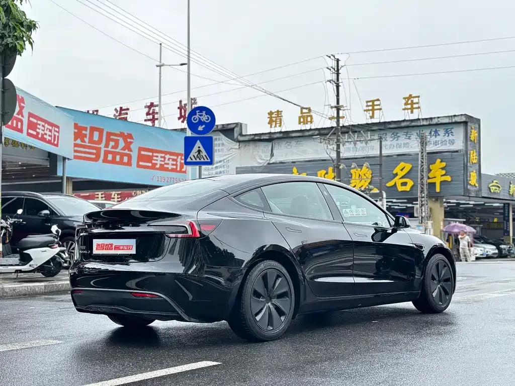 Tesla Model 3 — фото 10