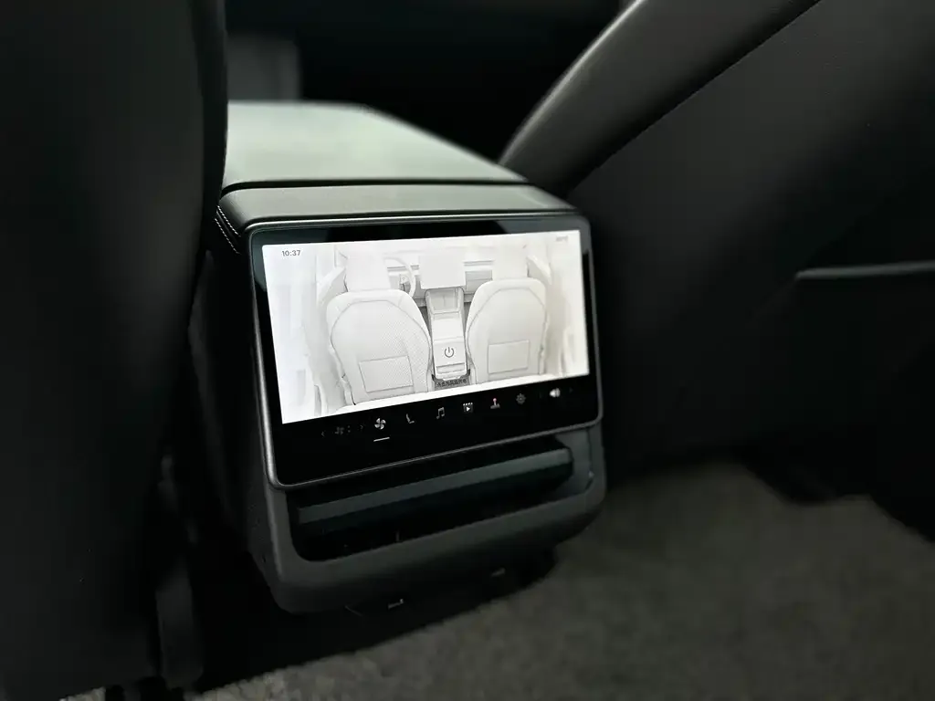 Tesla Model 3 — фото 2