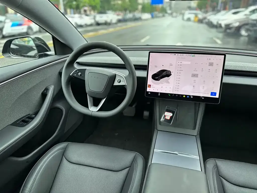 Tesla Model 3 — фото 4
