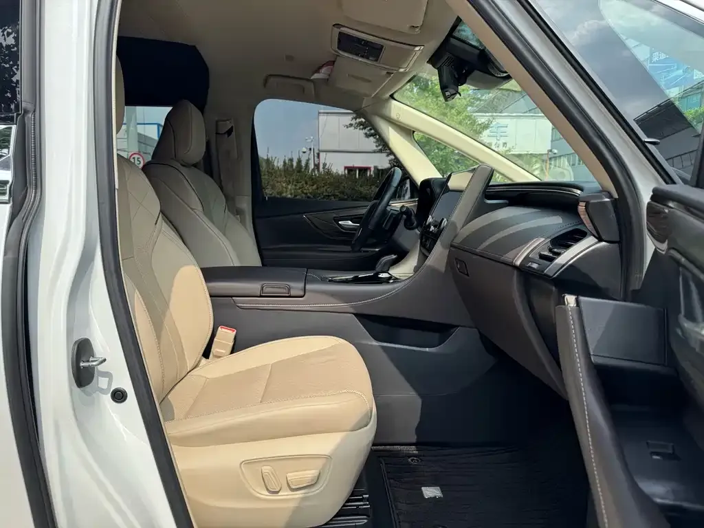Toyota Alphard — фото 9