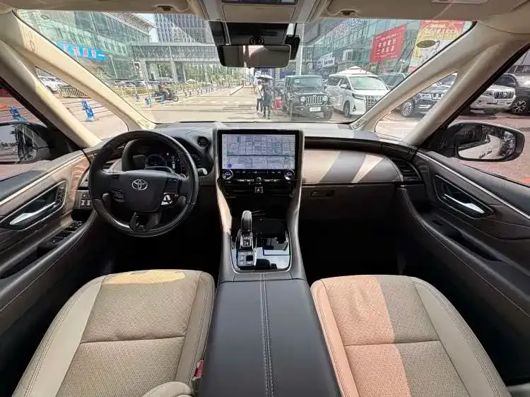 Toyota Alphard — фото 7