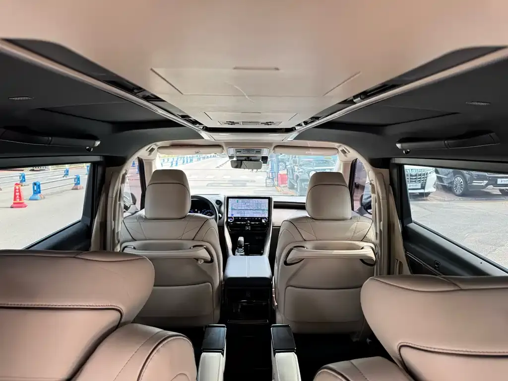 Toyota Alphard — фото 3