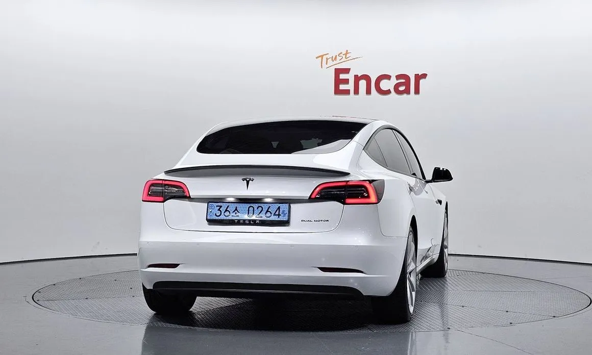 Tesla Model 3 — фото 4