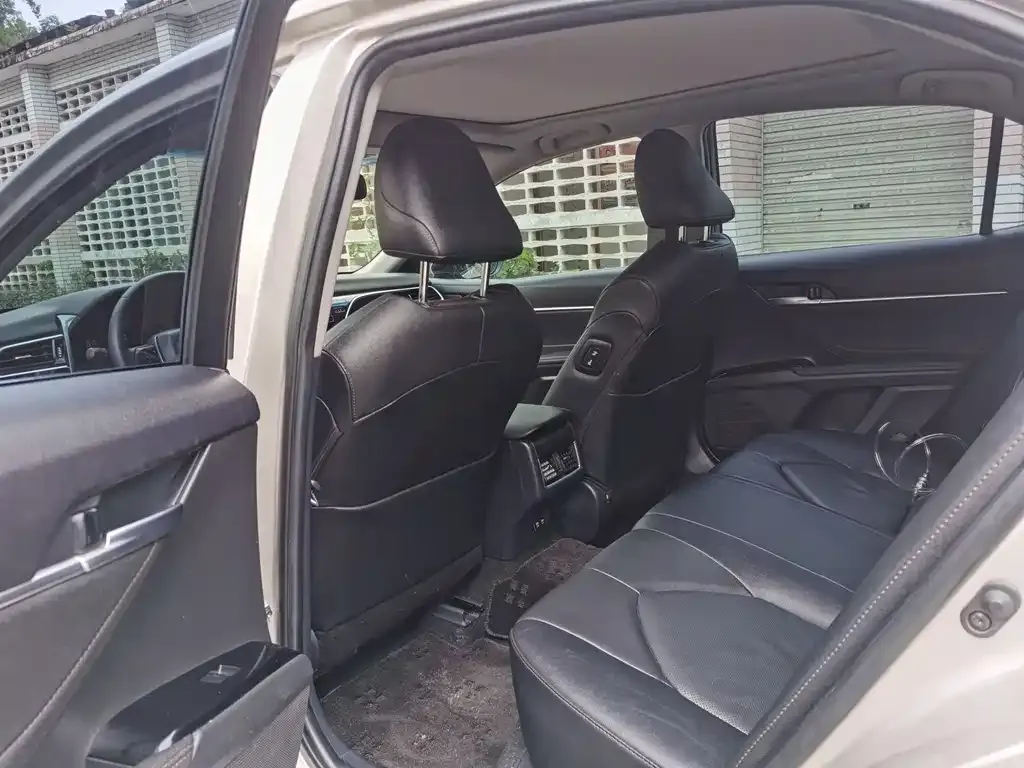 Toyota Camry 2023 из CN, фото 2