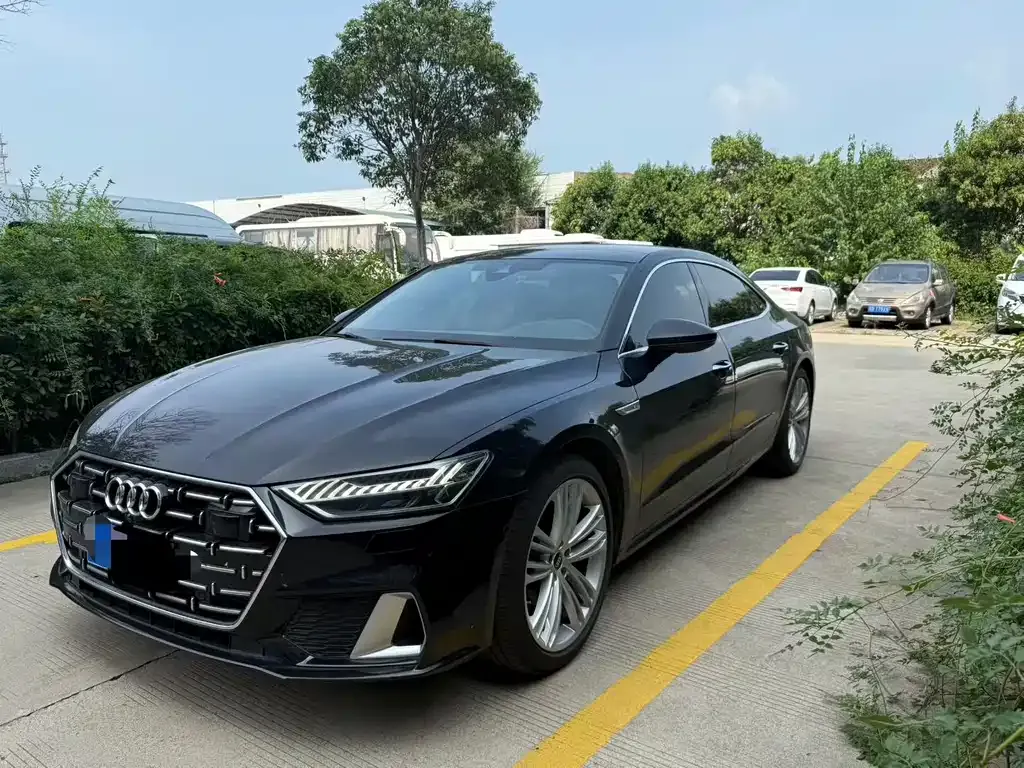 Audi A7L — фото 1
