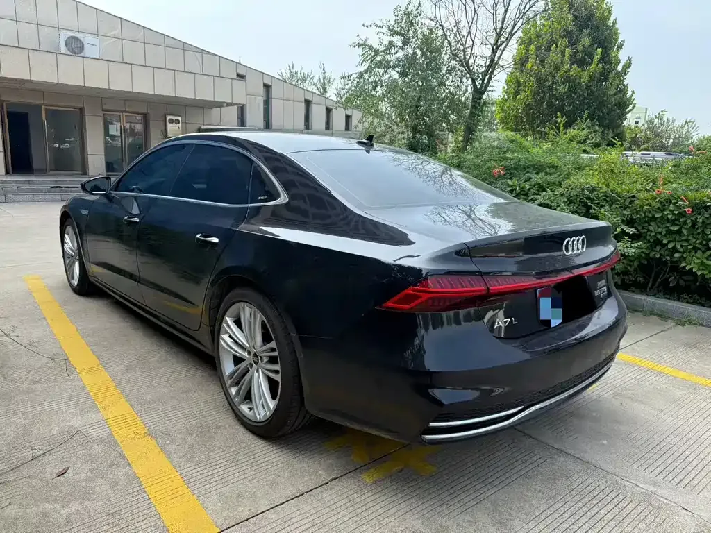 Audi A7L — фото 6