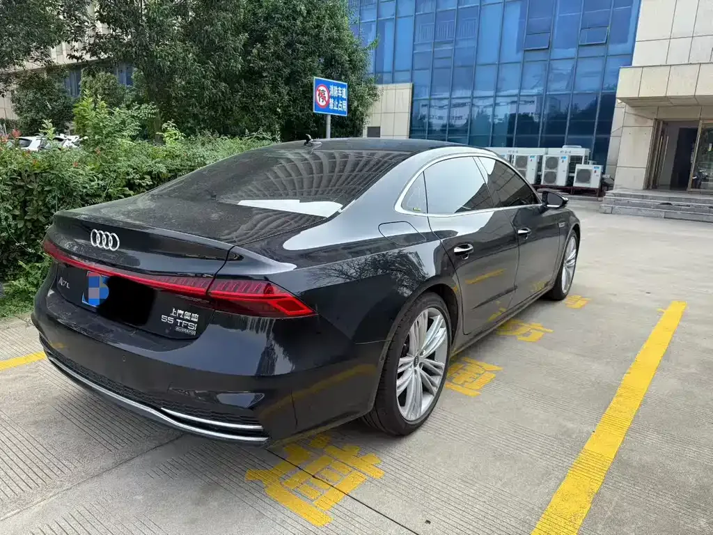 Audi A7L — фото 9