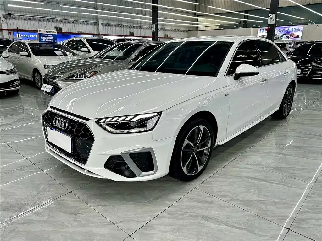Audi A4L — фото 1
