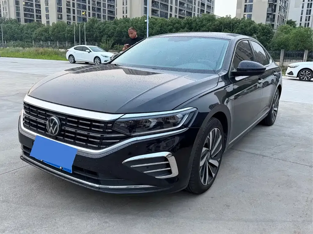 Volkswagen Passat — фото 1