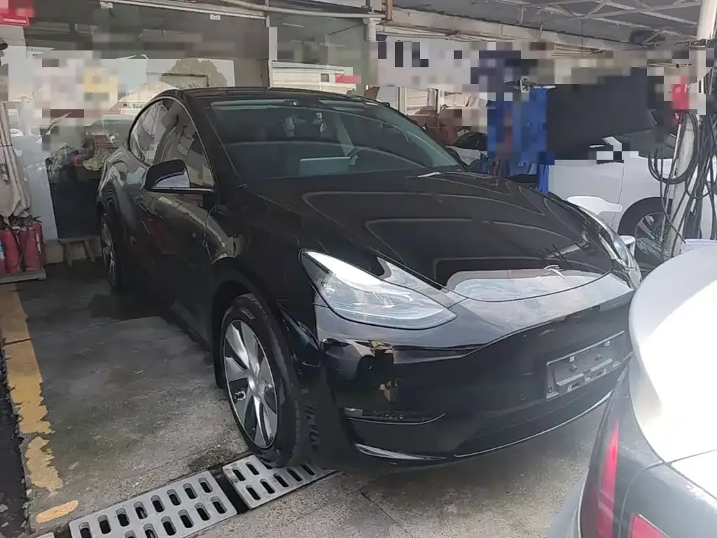 Tesla Model Y — фото 10