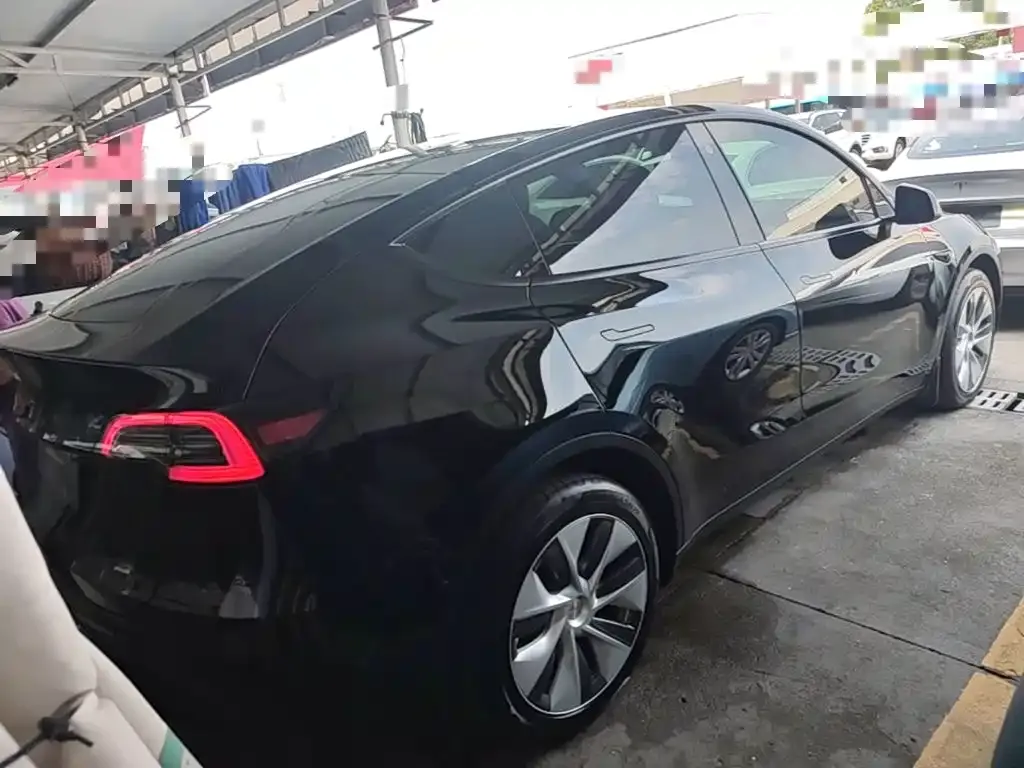 Tesla Model Y — фото 8