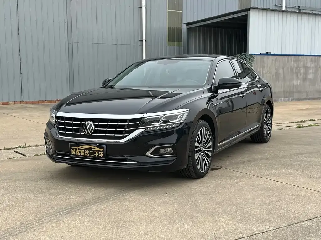 Volkswagen Passat — фото 1