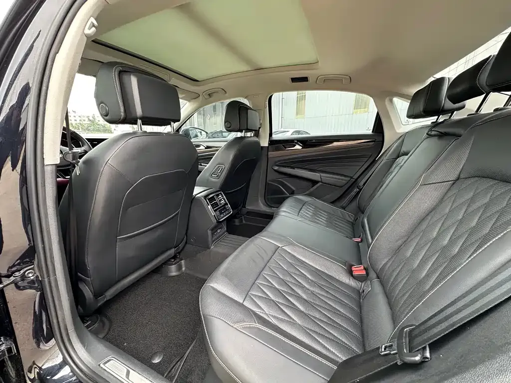 Volkswagen Passat — фото 6