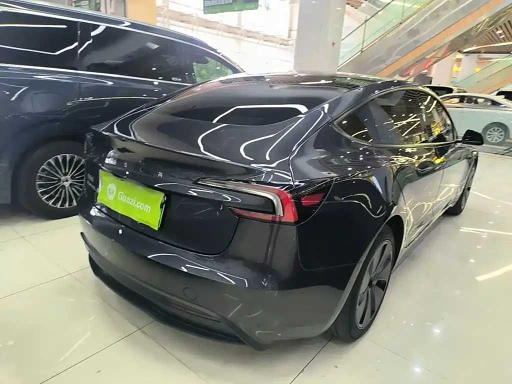 Tesla Model 3 — фото 4