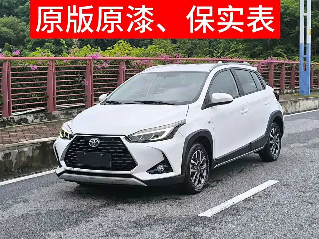 Toyota Yaris L — фото 1