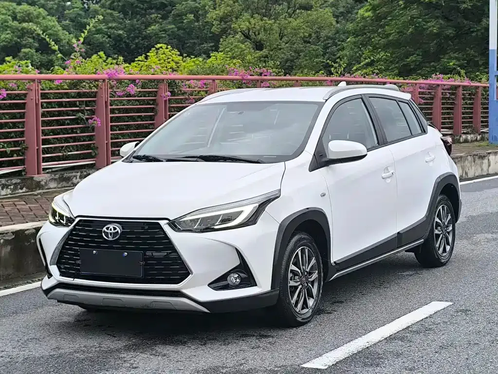 Toyota Yaris L — фото 7