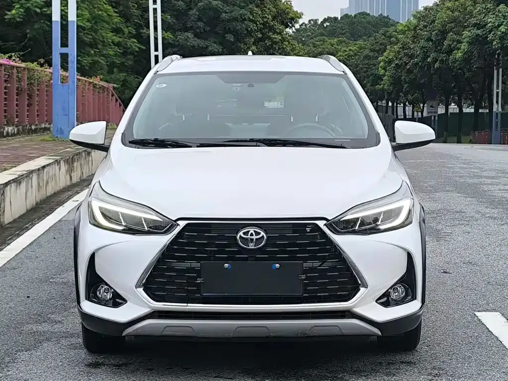 Toyota Yaris L — фото 5