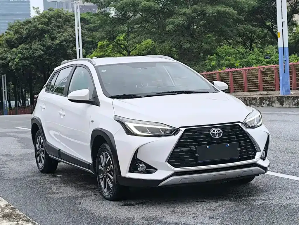 Toyota Yaris L — фото 10