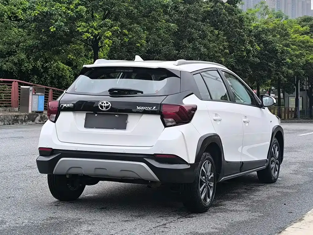 Toyota Yaris L — фото 6