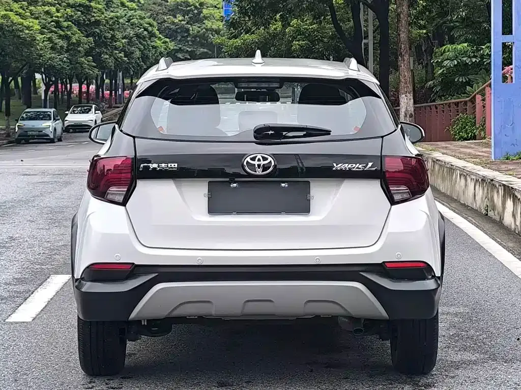 Toyota Yaris L — фото 8