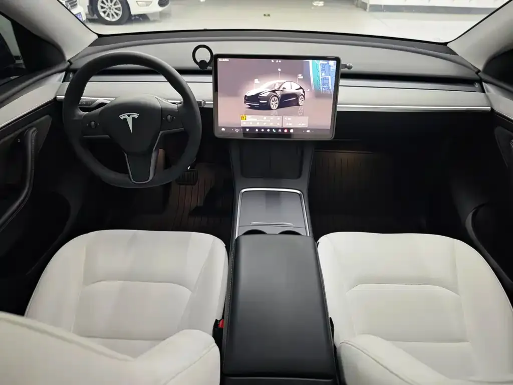 Tesla Model Y — фото 3