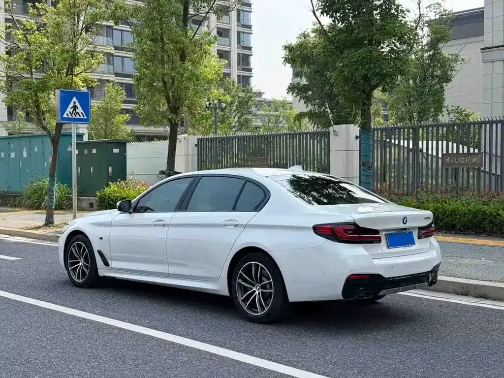 BMW 5 Series — фото 8