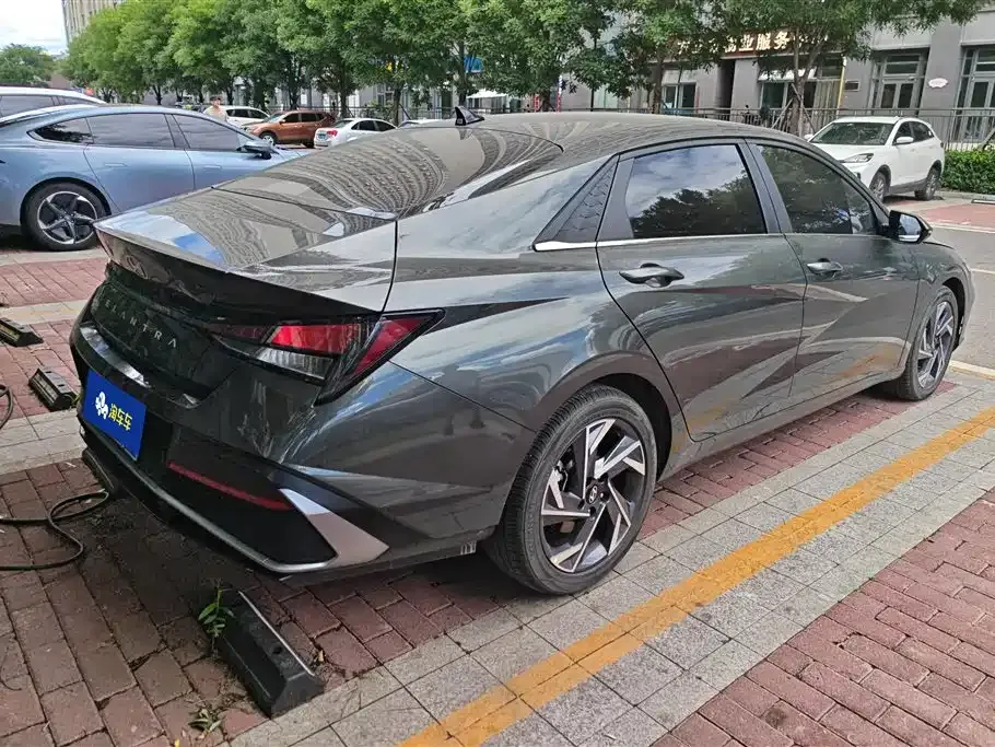 Hyundai Elantra — фото 10