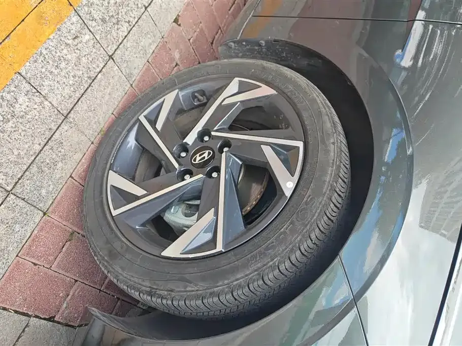 Hyundai Elantra — фото 2