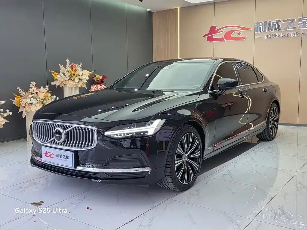 Volvo S90 — фото 1