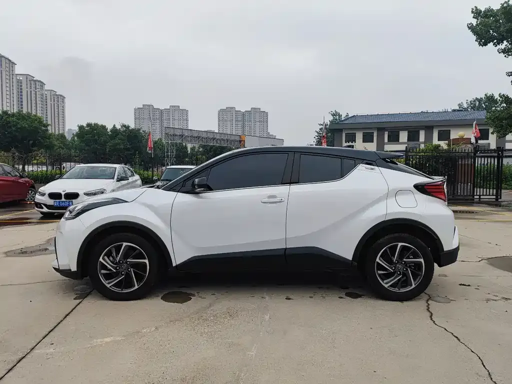 Toyota C-HR 2023 из CN, фото 2