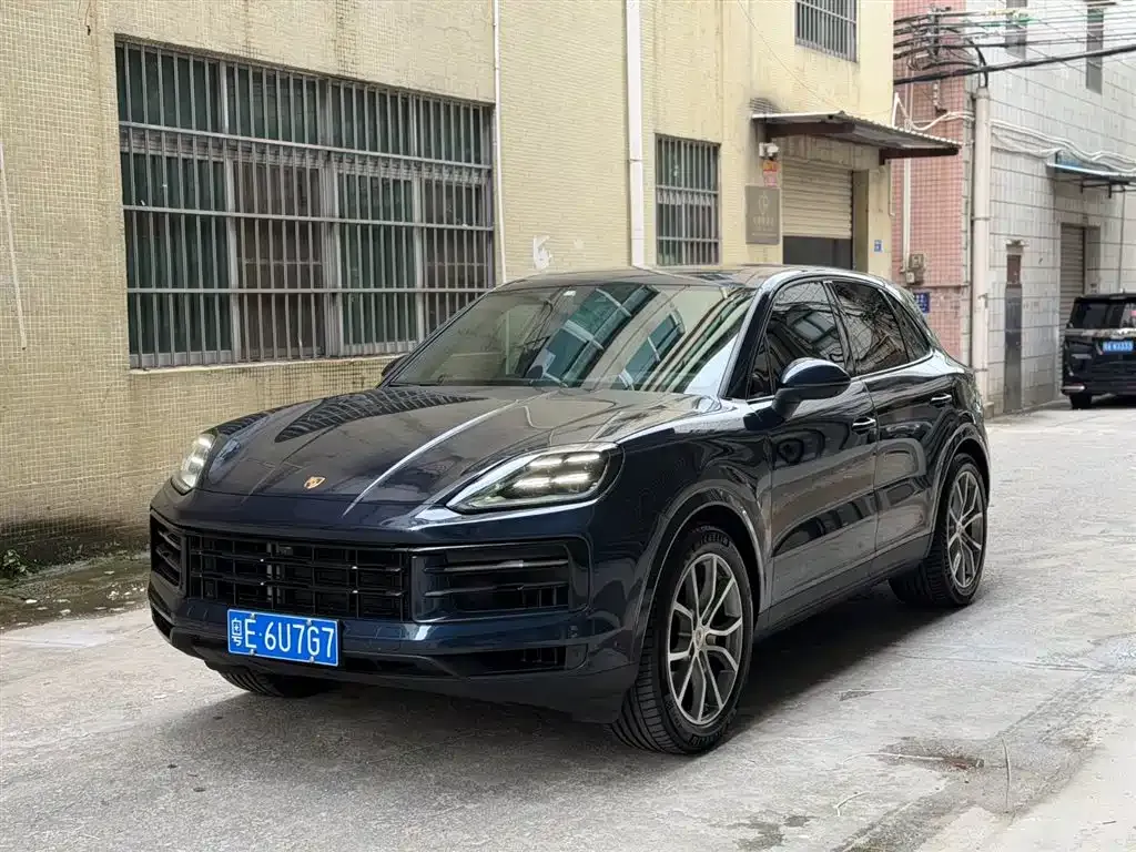 Porsche Cayenne — фото 1