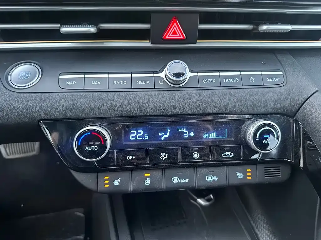 Hyundai Elantra — фото 5