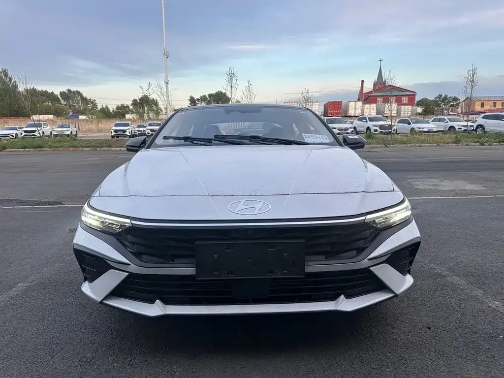 Hyundai Elantra — фото 3