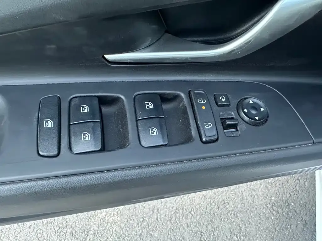 Hyundai Elantra — фото 2