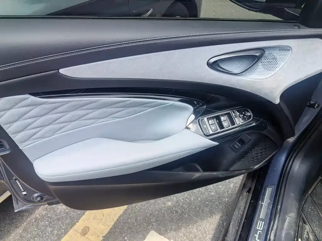 BYD Seal — фото 9