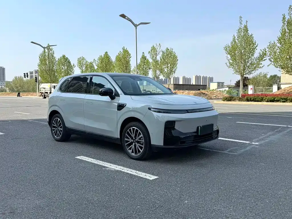 Leapmotor B10