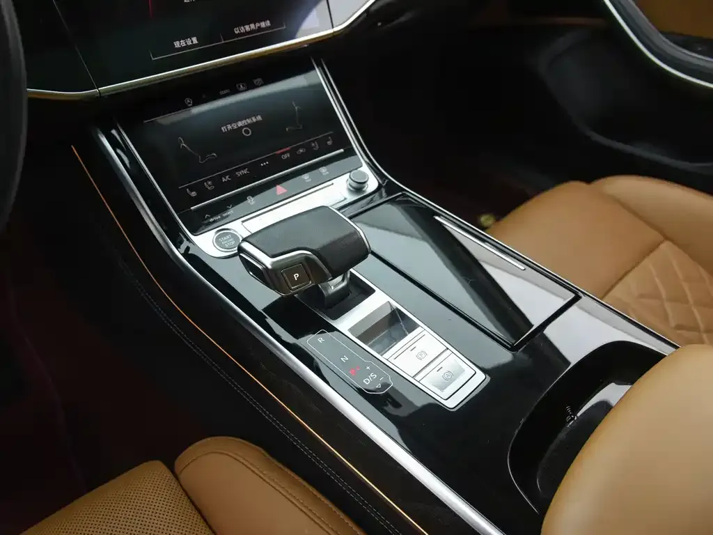 Audi A8 — фото 9
