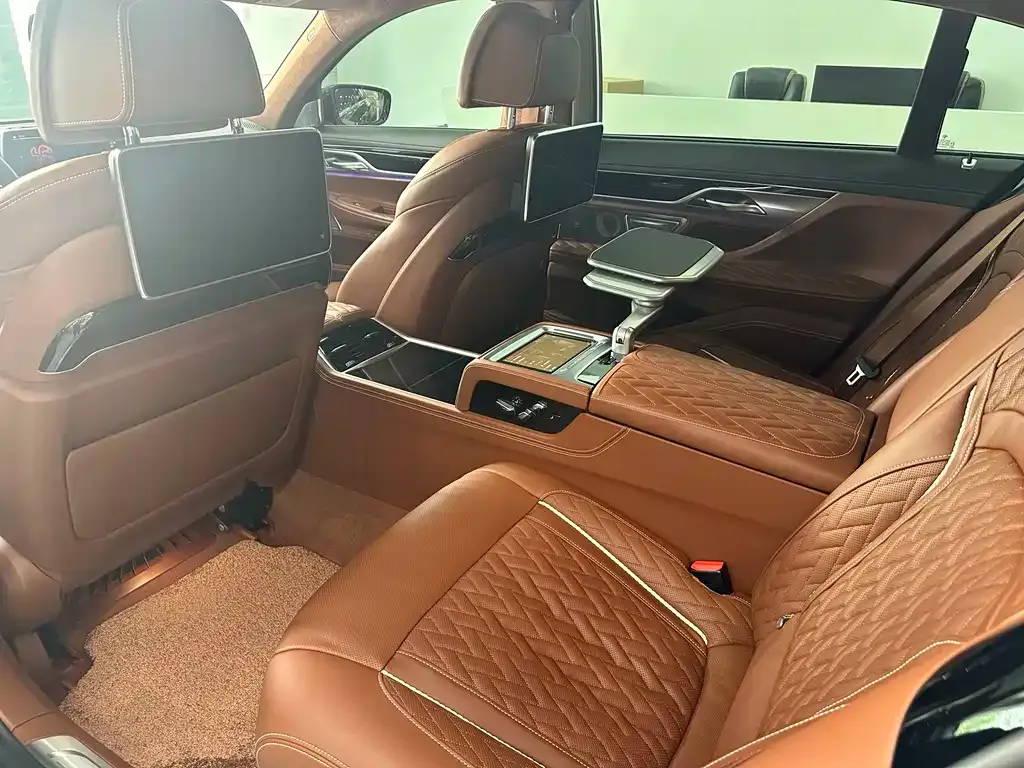BMW 7 Series 2021 из CN, фото 3