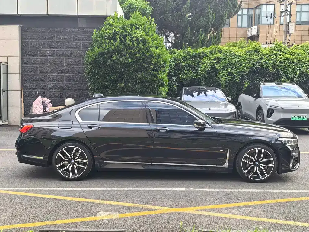 BMW 7 Series 2021 из CN, фото 8