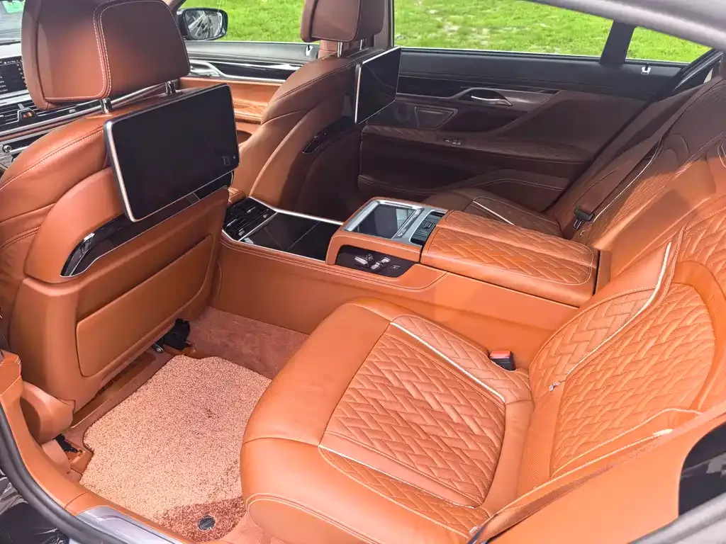 BMW 7 Series 2021 из CN, фото 4
