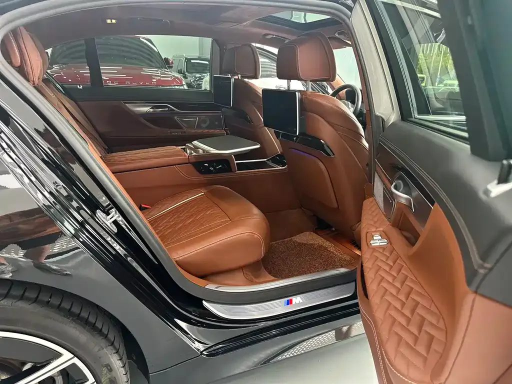 BMW 7 Series 2021 из CN, фото 7