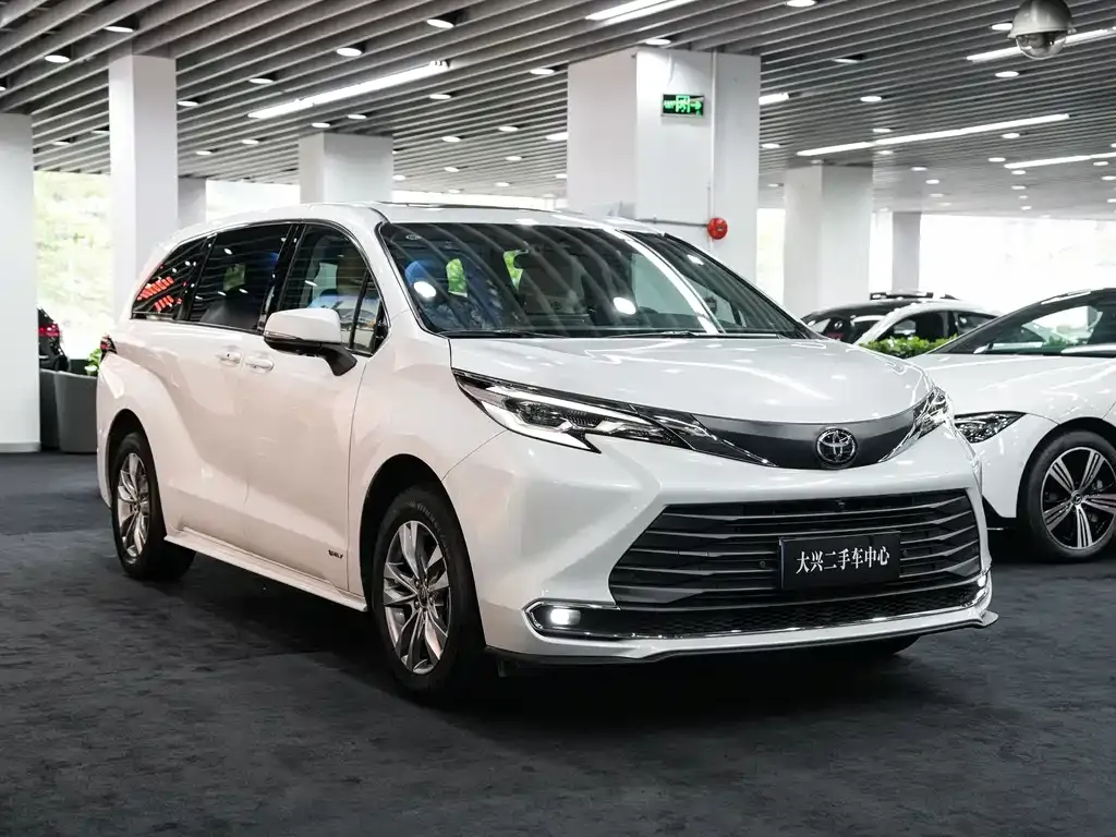 Toyota Sienna — фото 8