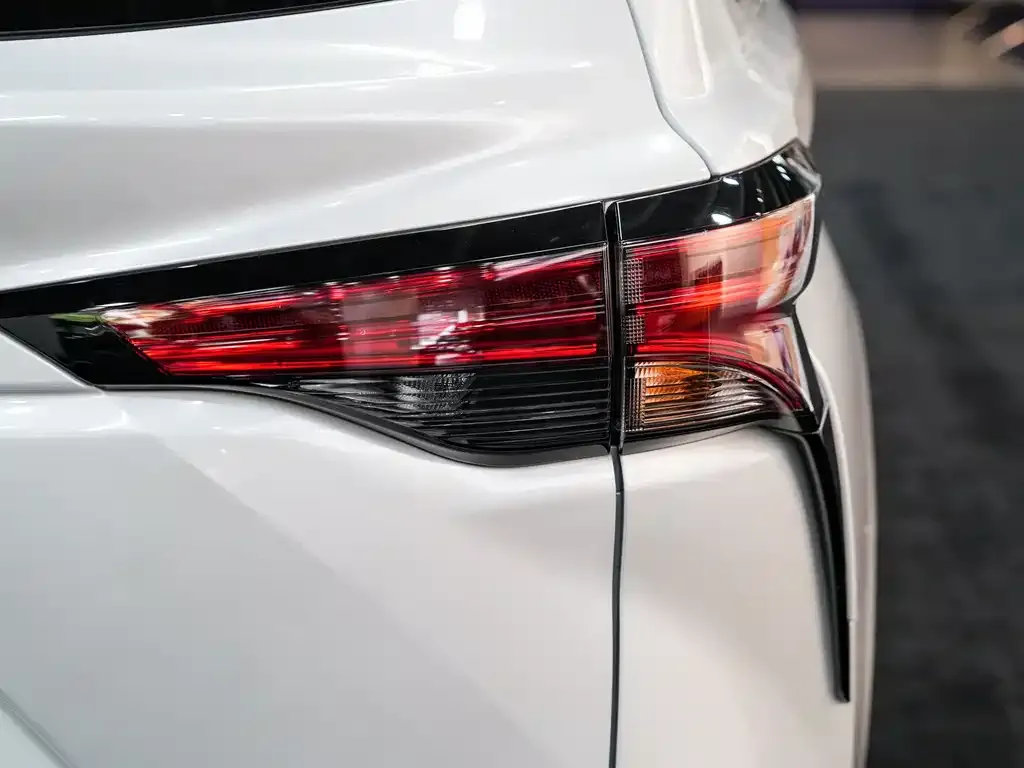 Toyota Sienna — фото 2