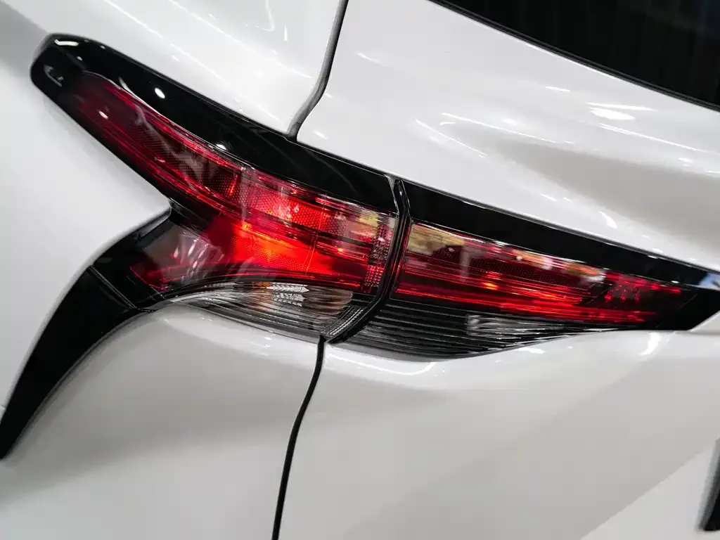 Toyota Sienna — фото 9