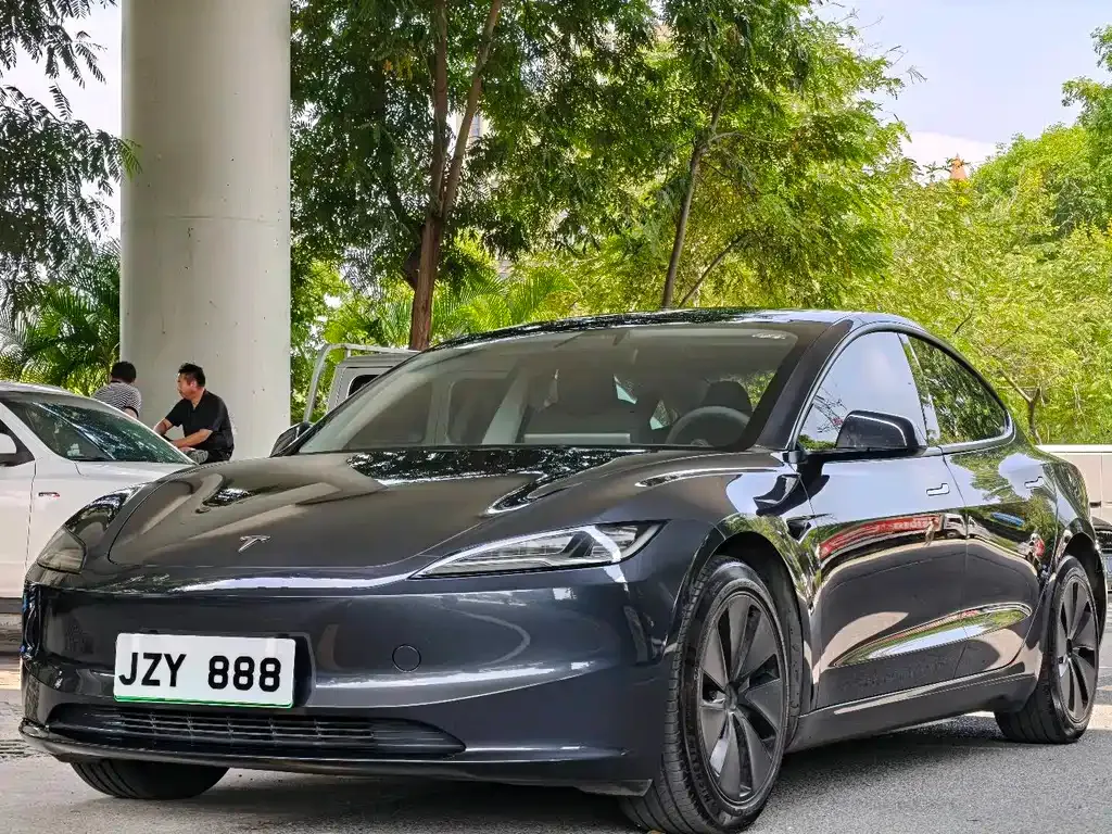 Tesla Model 3 — фото 1