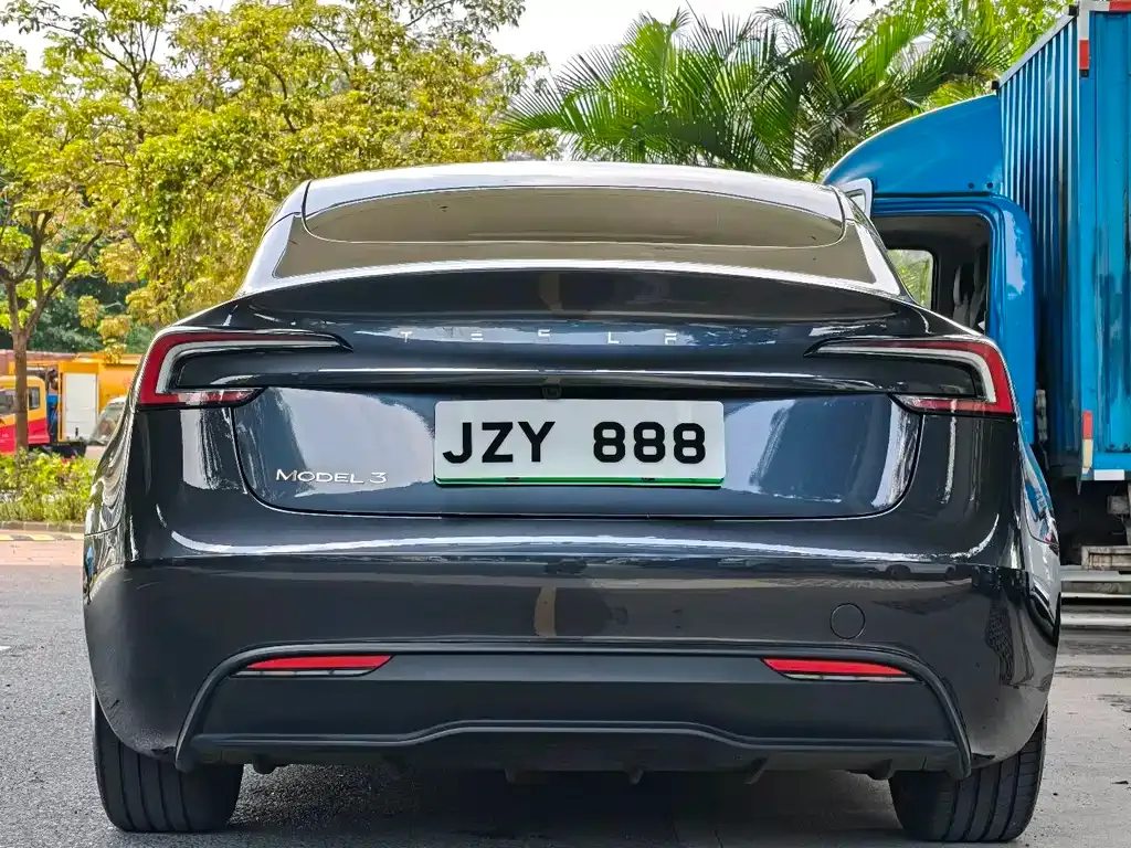 Tesla Model 3 — фото 6