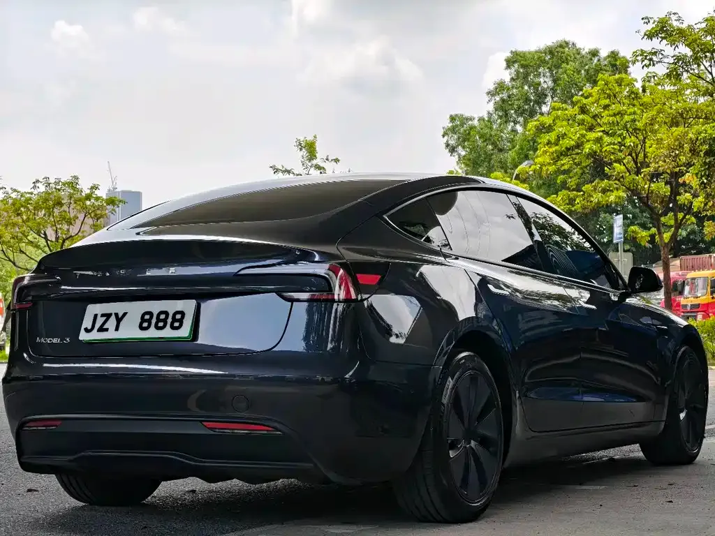 Tesla Model 3 — фото 10